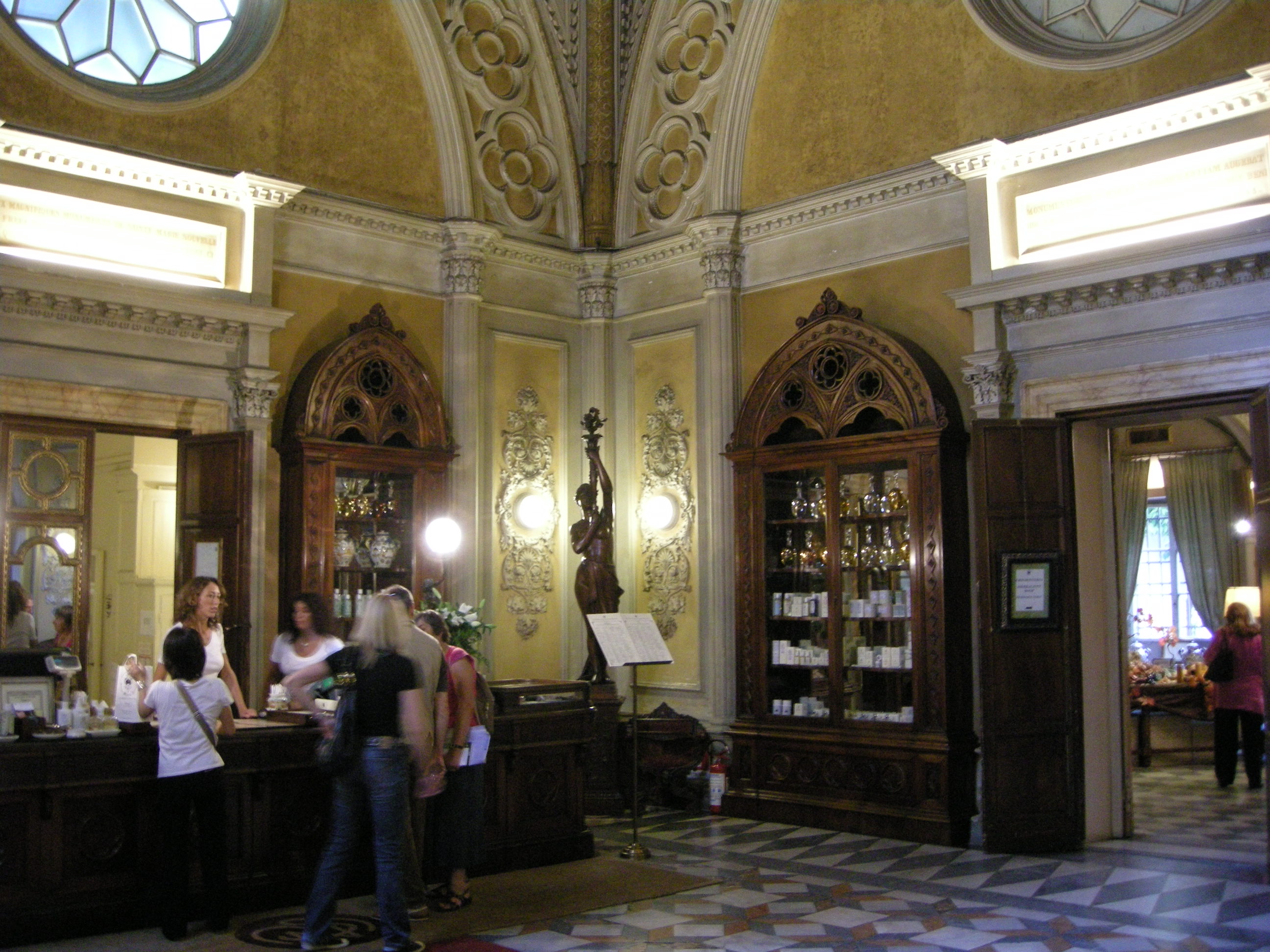 Officina Profumo-Farmaceutica di Santa Maria Novella, Florenz - die älteste Apotheke Europas steht für die lange Tradition italienischer Duftkunst